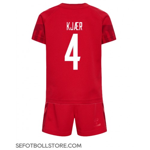 Danmark Simon Kjaer #4 Replika babykläder Hemmaställ Barn VM 2022 Kortärmad (+ korta byxor)